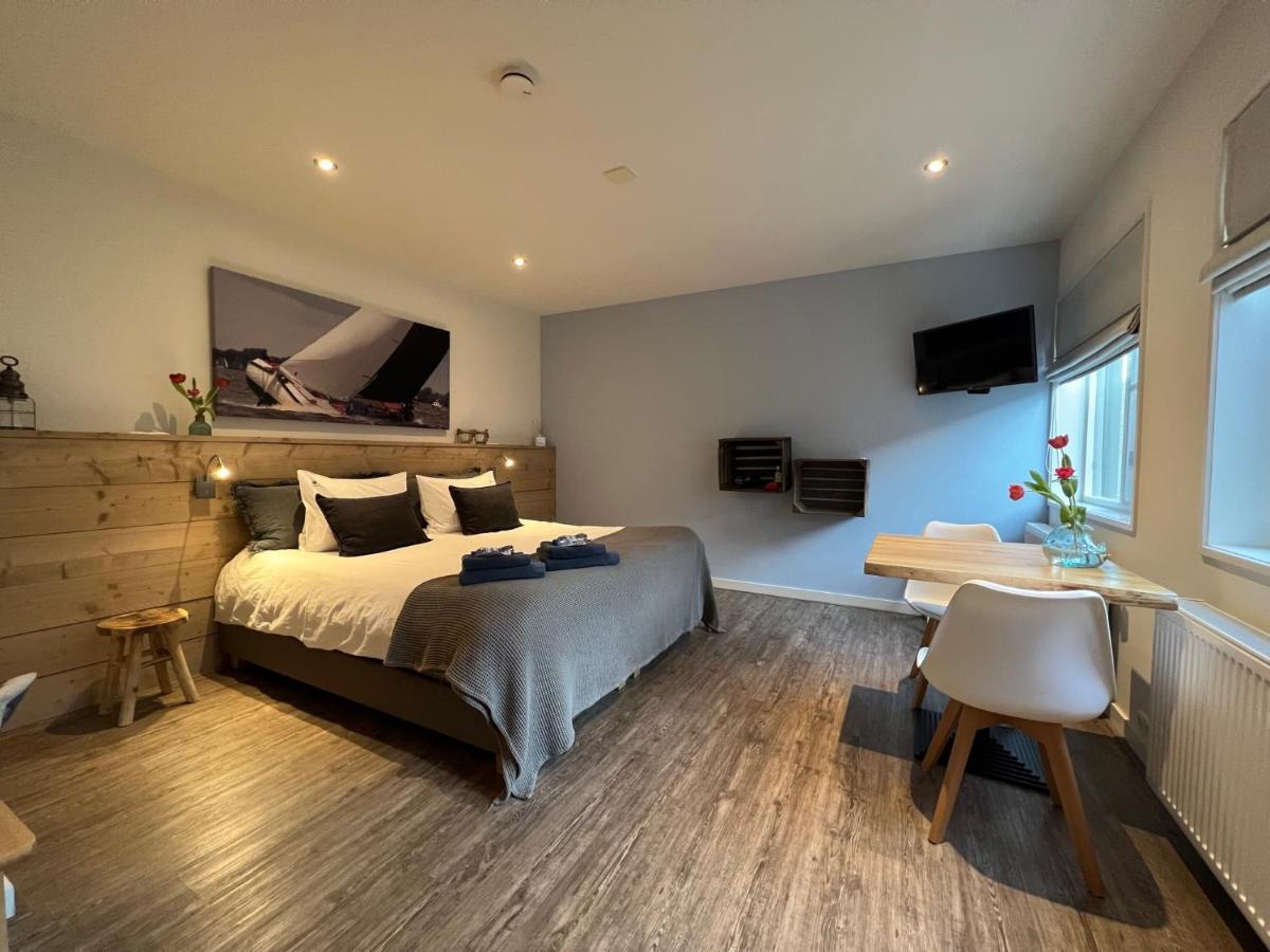 Mid83 Bed & Breakfast Woudsend Eksteriør bilde